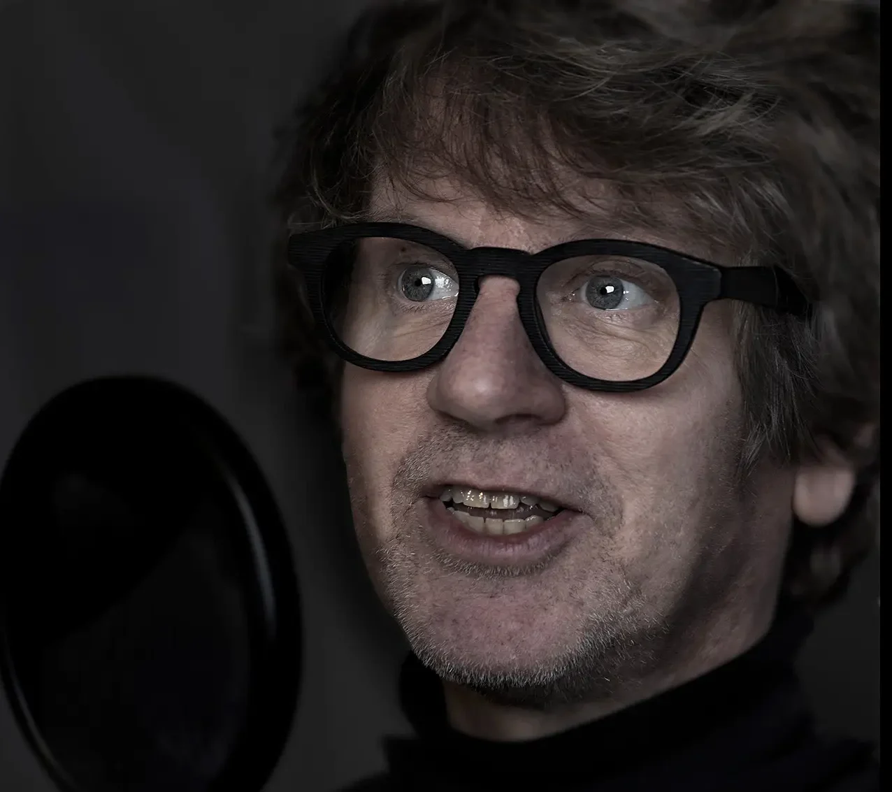 Peter Windholz am Mikrophon